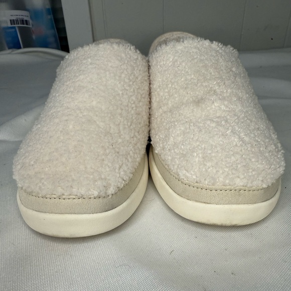 TOMS Off-White Shearling Slip on shoes - Picture 9 of 9